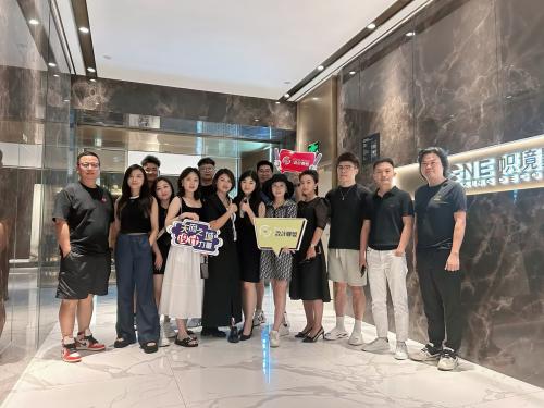 成都頂尖設計師聯盟走進幟境墅裝，學習定制別墅品牌的發展之道